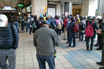 京阪京橋駅 改札口前広場
集合時間　午前9時
参加者39名　遅刻者無しです